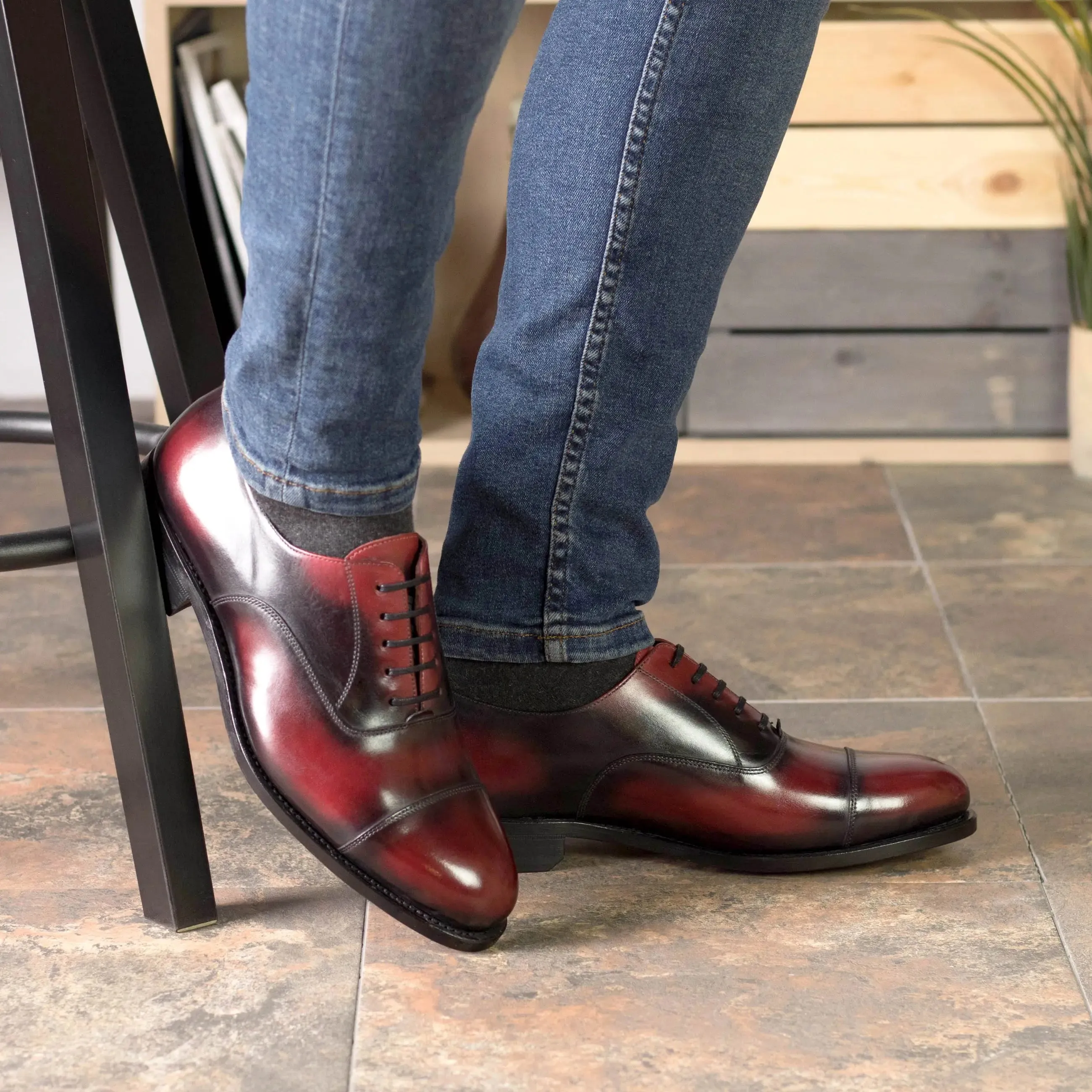 DapperFam Rafael in Burgundy Men's Hand-Painted Patina Oxford