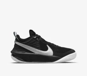 NIKE YOUTH TEAM HUSTLE 10 (GS) - BLACK/METALLIC SILVER VOLT