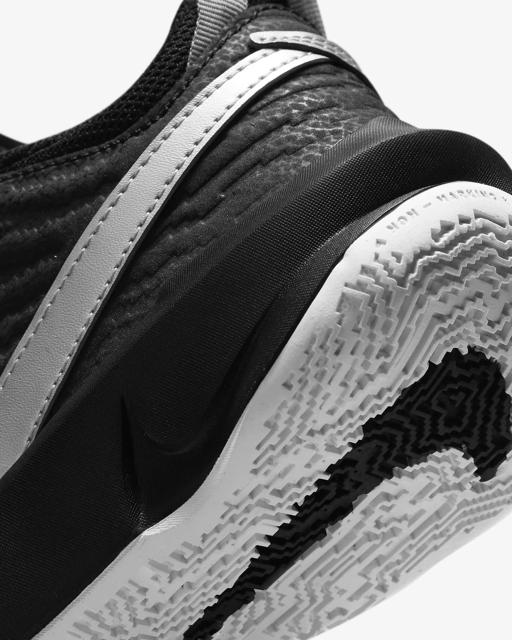 NIKE YOUTH TEAM HUSTLE 10 (GS) - BLACK/METALLIC SILVER VOLT