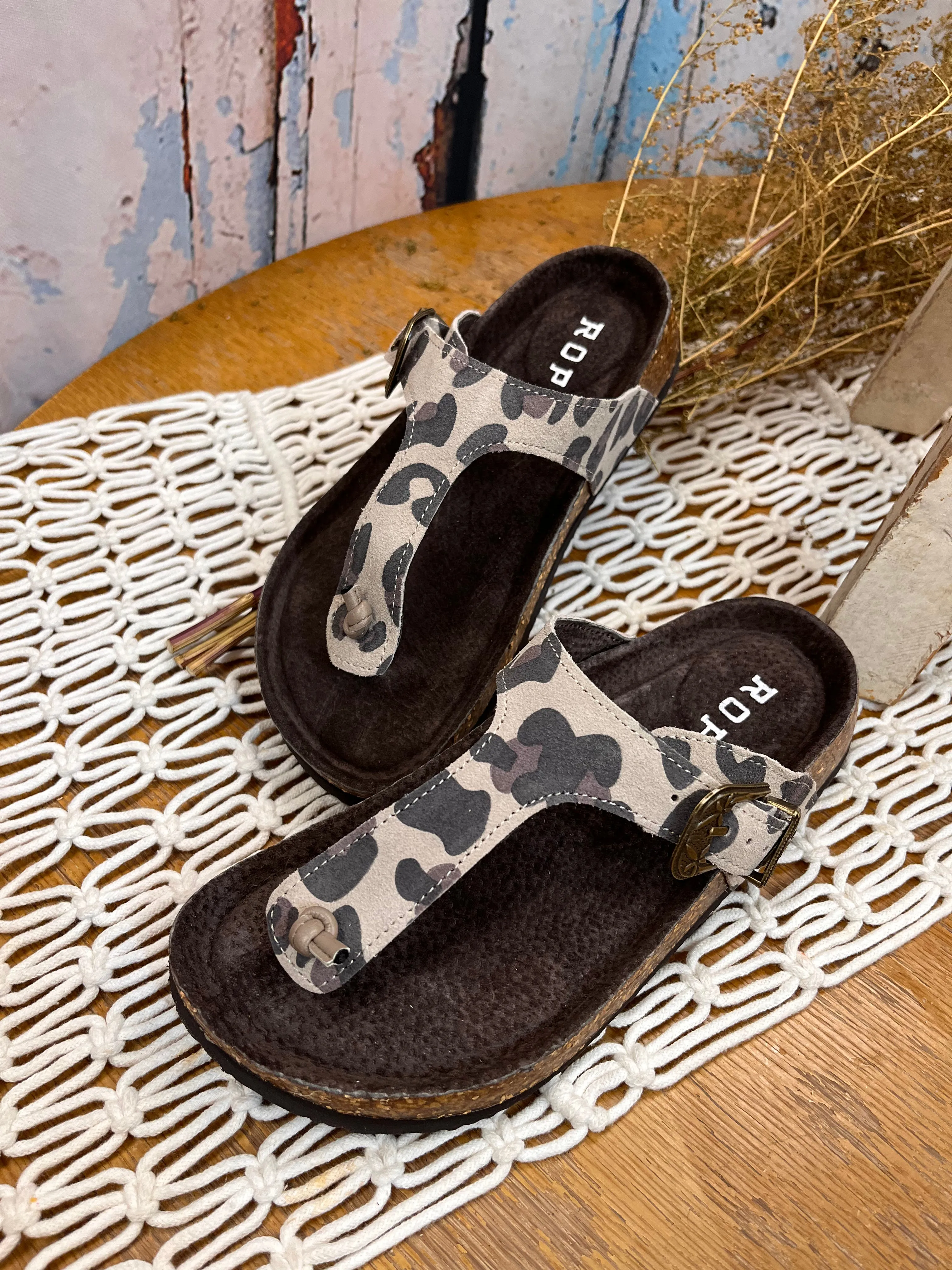 Roper Women's Helena Leopard Brown and Creme Suede Leather Thong Sandal 0607-3151